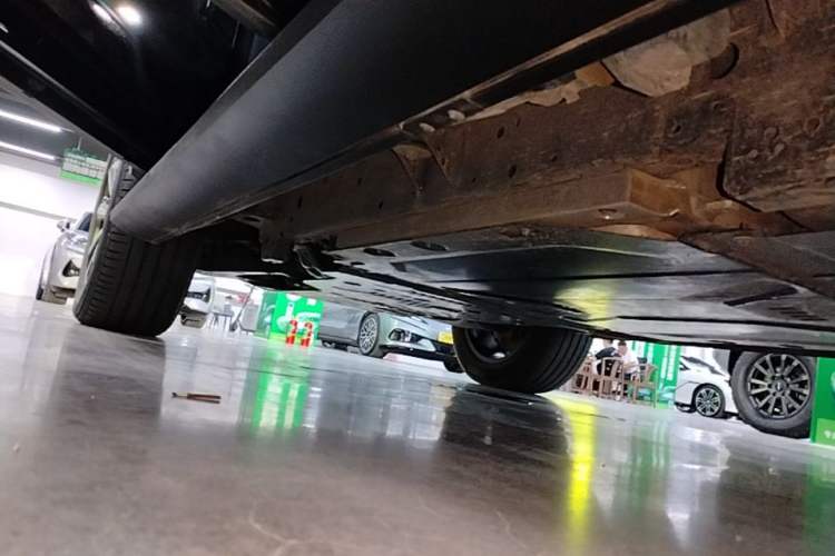 Used Formula Leopard 5 2023 Navigator Edition Left Side Sill