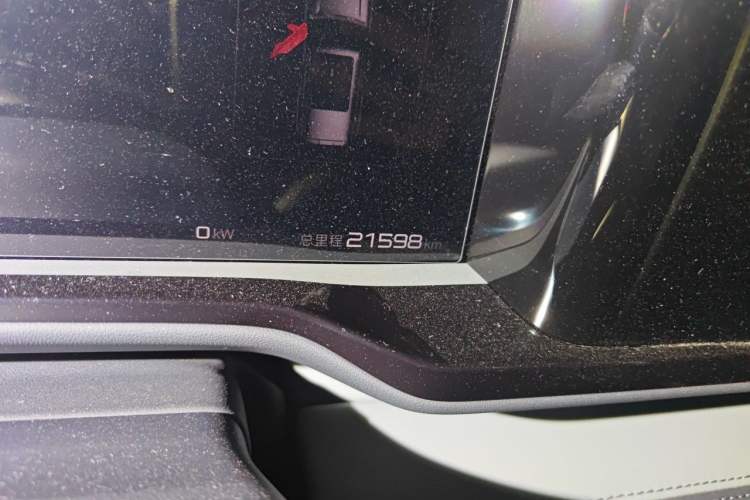 Used Formula Leopard 5 2023 Navigator Edition Odometer Close Up