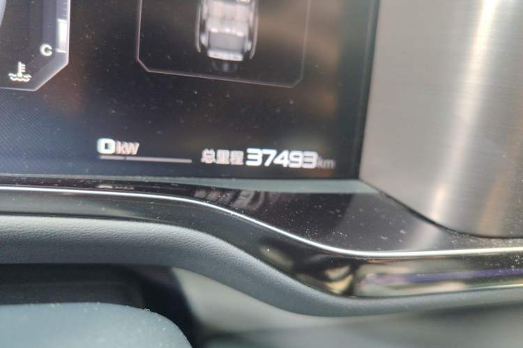 Used Formula Leopard 5 2023 Explore Edition Odometer Close Up