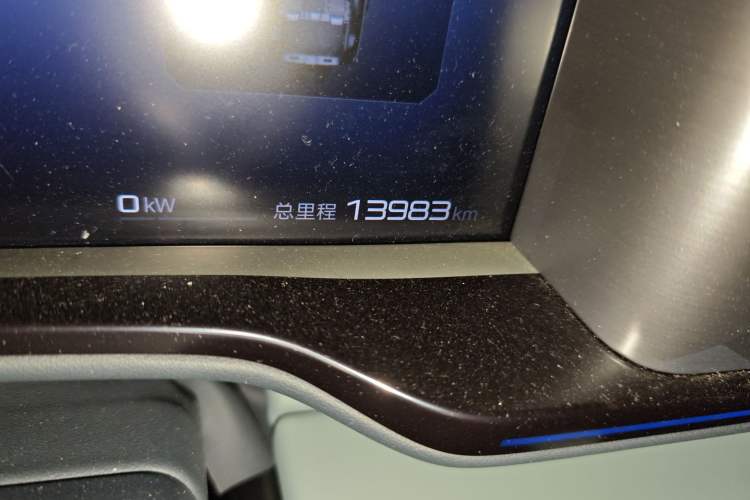 Used Formula Leopard 5 2023 Explore Edition Odometer Close Up