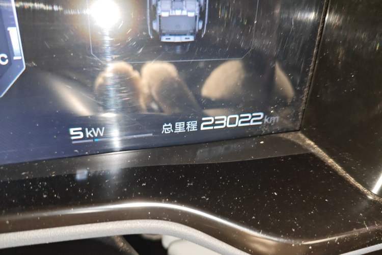Used Formula Leopard 5 2023 Navigator Edition Odometer Close Up