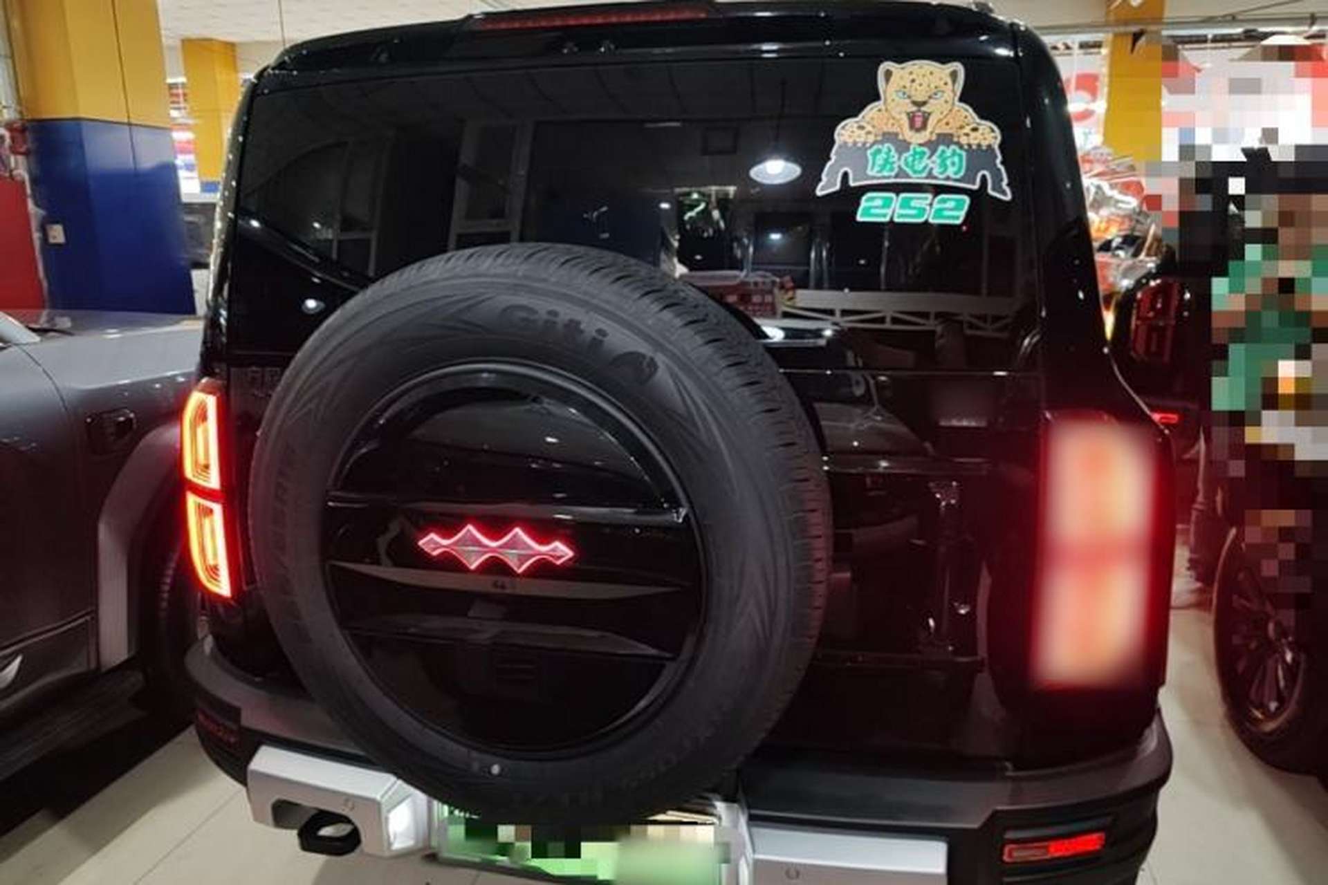 Used Formula Leopard 5 2023 Navigator Edition Rear