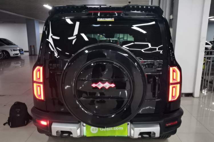 Used Formula Leopard 5 2023 Navigator Edition Rear