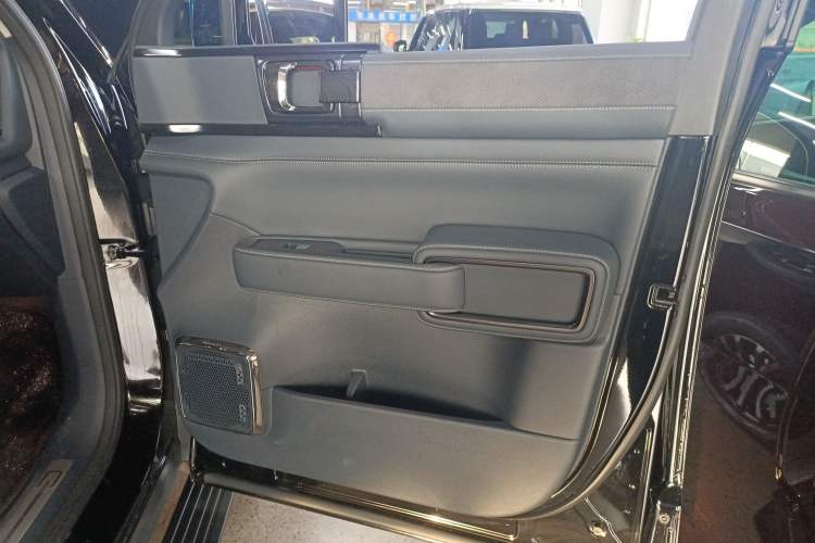 Used Formula Leopard 5 2023 Explore Edition Right Front Door Interior