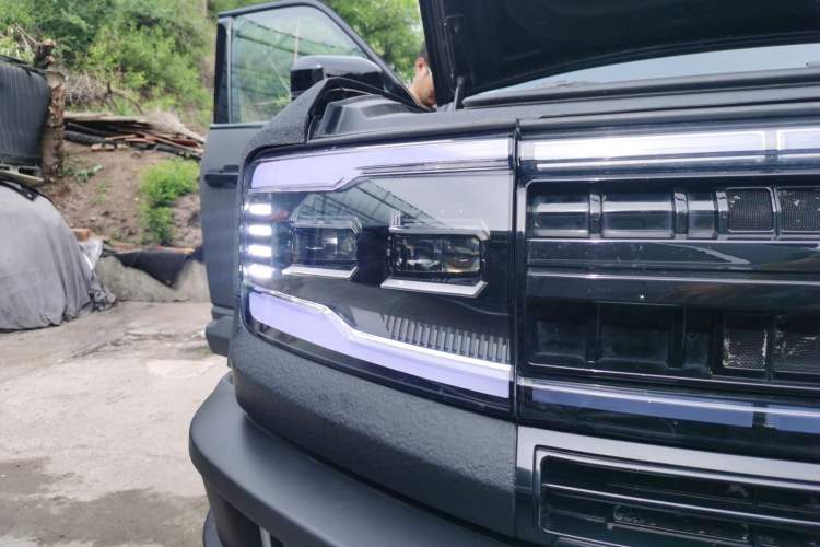 Used Formula Leopard 5 2023 Explore Edition Right Front Headlight