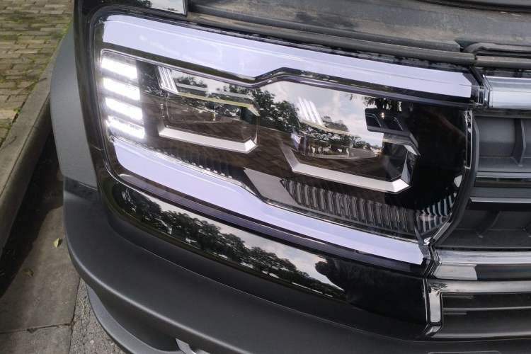 Used Formula Leopard 5 2023 Navigator Edition Right Front Headlight