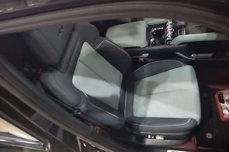 Used Formula Leopard 5 2023 Explore Edition Right Front Seat
