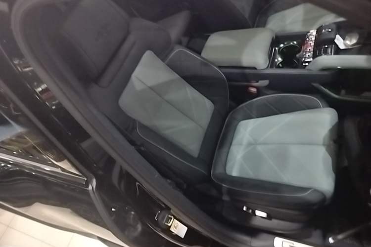 Used Formula Leopard 5 2023 Explore Edition Right Front Seat