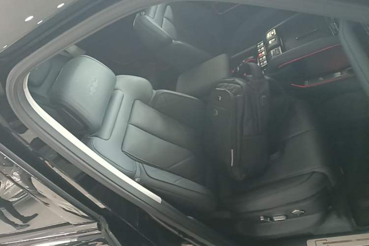 Used Formula Leopard 5 2023 Navigator Edition Right Front Seat