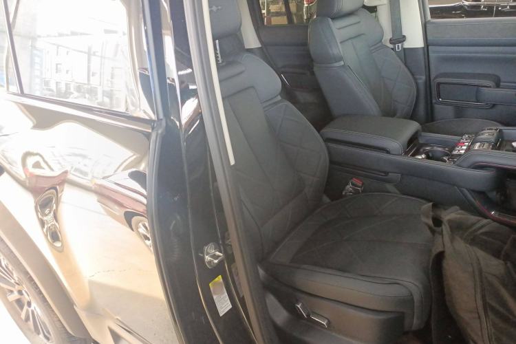 Used Formula Leopard 5 2023 Explore Edition Right Front Seat