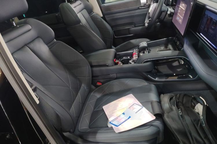 Used Formula Leopard 5 2023 Navigator Edition Right Front Seat