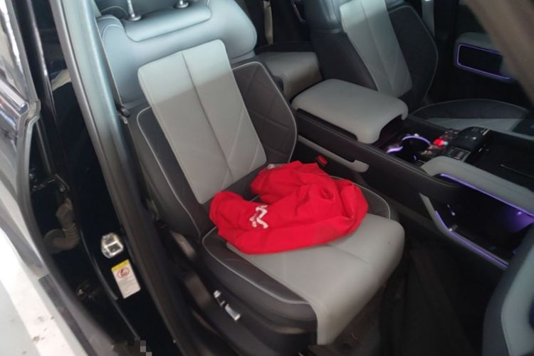 Used Formula Leopard 5 2023 Explore Edition Right Front Seat