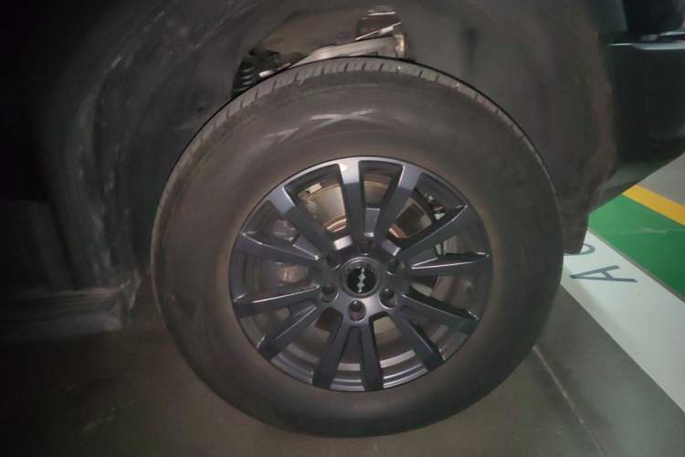 Used Formula Leopard 5 2023 Navigator Edition Right Front Wheel Hub