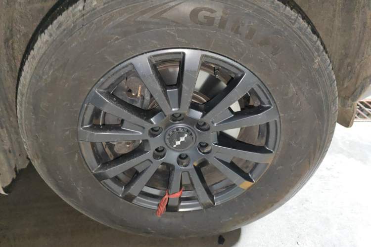 Used Formula Leopard 5 2023 Navigator Edition Right Front Wheel Hub
