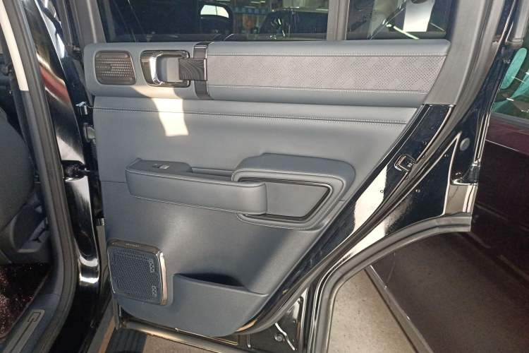 Used Formula Leopard 5 2023 Explore Edition Right Rear Door Interior