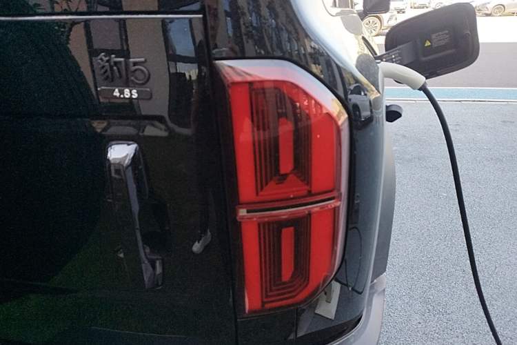 Used Formula Leopard 5 2023 Navigator Edition Right Rear Taillight