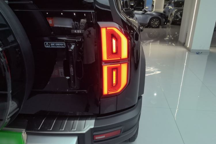 Used Formula Leopard 5 2023 Navigator Edition Right Rear Taillight
