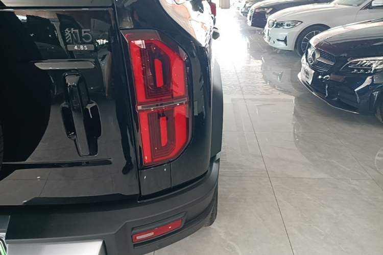 Used Formula Leopard 5 2023 Navigator Edition Right Rear Taillight