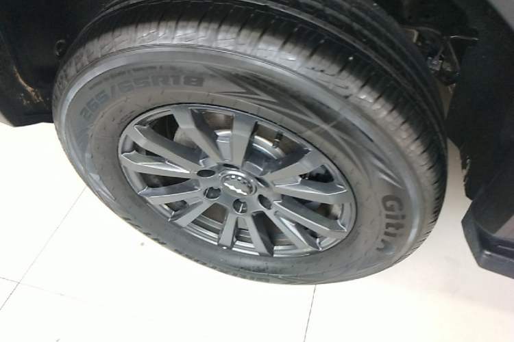 Used Formula Leopard 5 2023 Navigator Edition Right Rear Wheel Hub