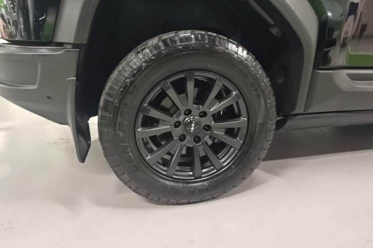Used Formula Leopard 5 2023 Navigator Edition Right Rear Wheel Hub
