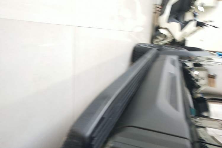 Used Formula Leopard 5 2023 Navigator Edition Right Side Sill
