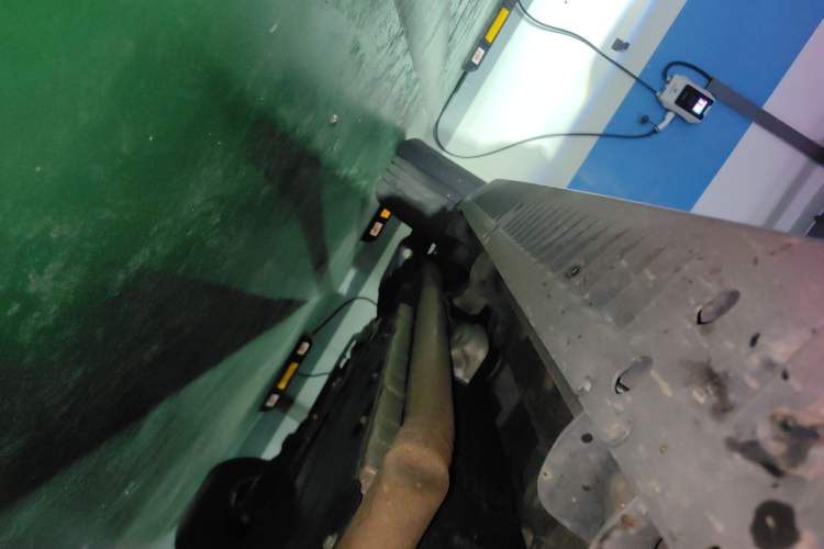Used Formula Leopard 5 2023 Navigator Edition Right Side Sill