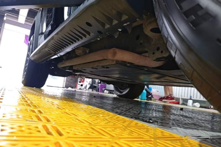 Used Formula Leopard 5 2023 Explore Edition Right Side Sill