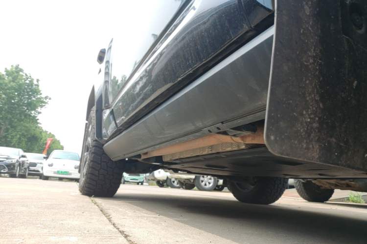 Used Formula Leopard 5 2023 Cloud Ride Flagship Edition Right Side Sill