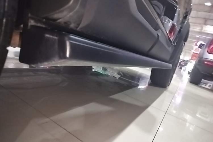 Used Formula Leopard 5 2023 Explore Edition Right Side Sill