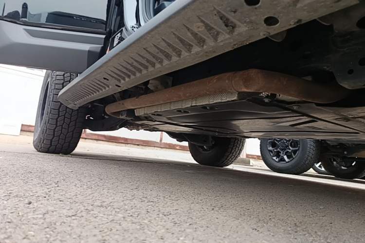 Used Formula Leopard 5 2023 Explore Edition Right Side Sill