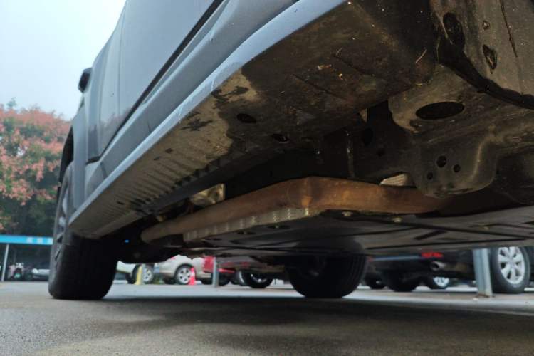 Used Formula Leopard 5 2023 Navigator Edition Right Side Sill
