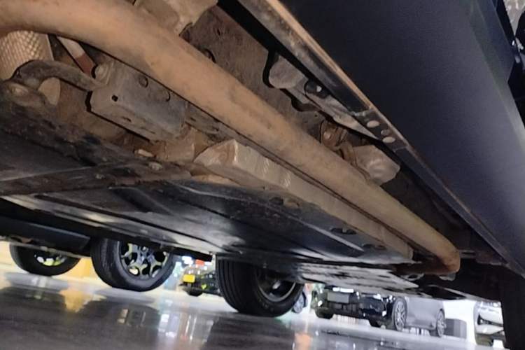 Used Formula Leopard 5 2023 Navigator Edition Right Side Sill