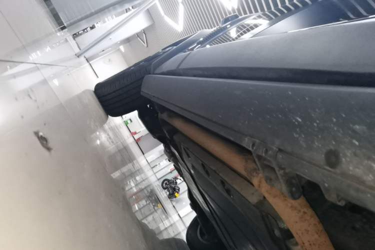 Used Formula Leopard 5 2023 Navigator Edition Right Side Sill