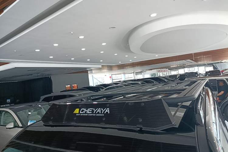Used Formula Leopard 5 2023 Navigator Edition Roof