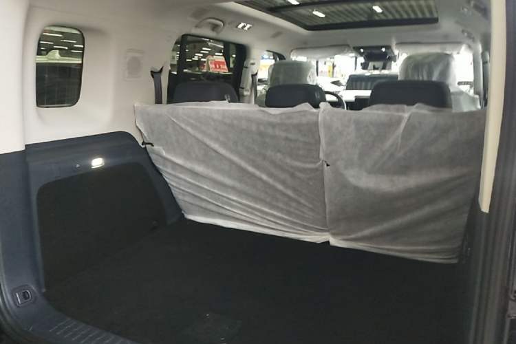 Used Formula Leopard 5 2023 Navigator Edition Trunk