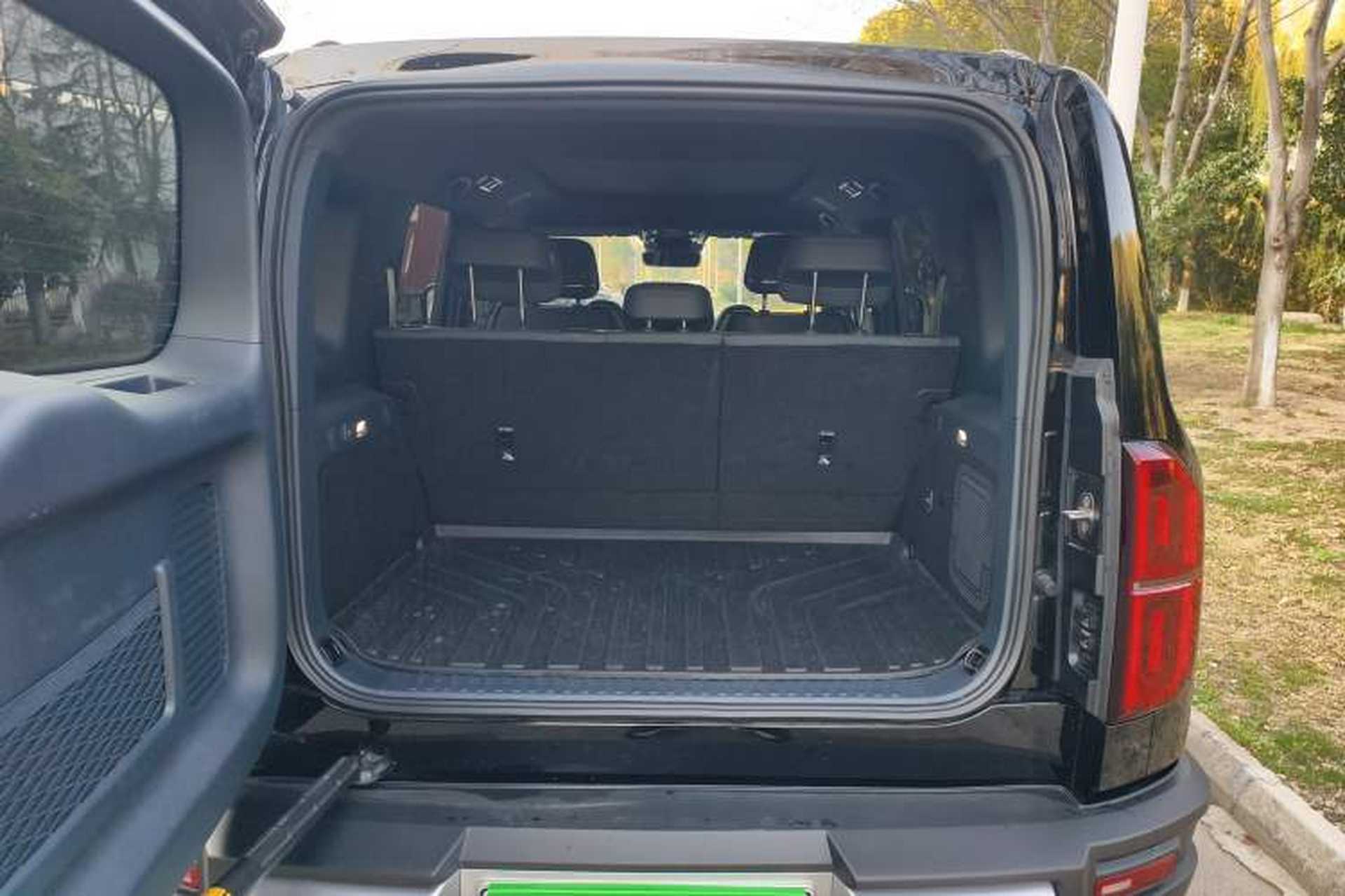 Used Formula Leopard 5 2023 Navigator Edition Trunk