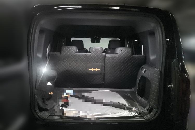 Used Formula Leopard 5 2023 Explore Edition Trunk