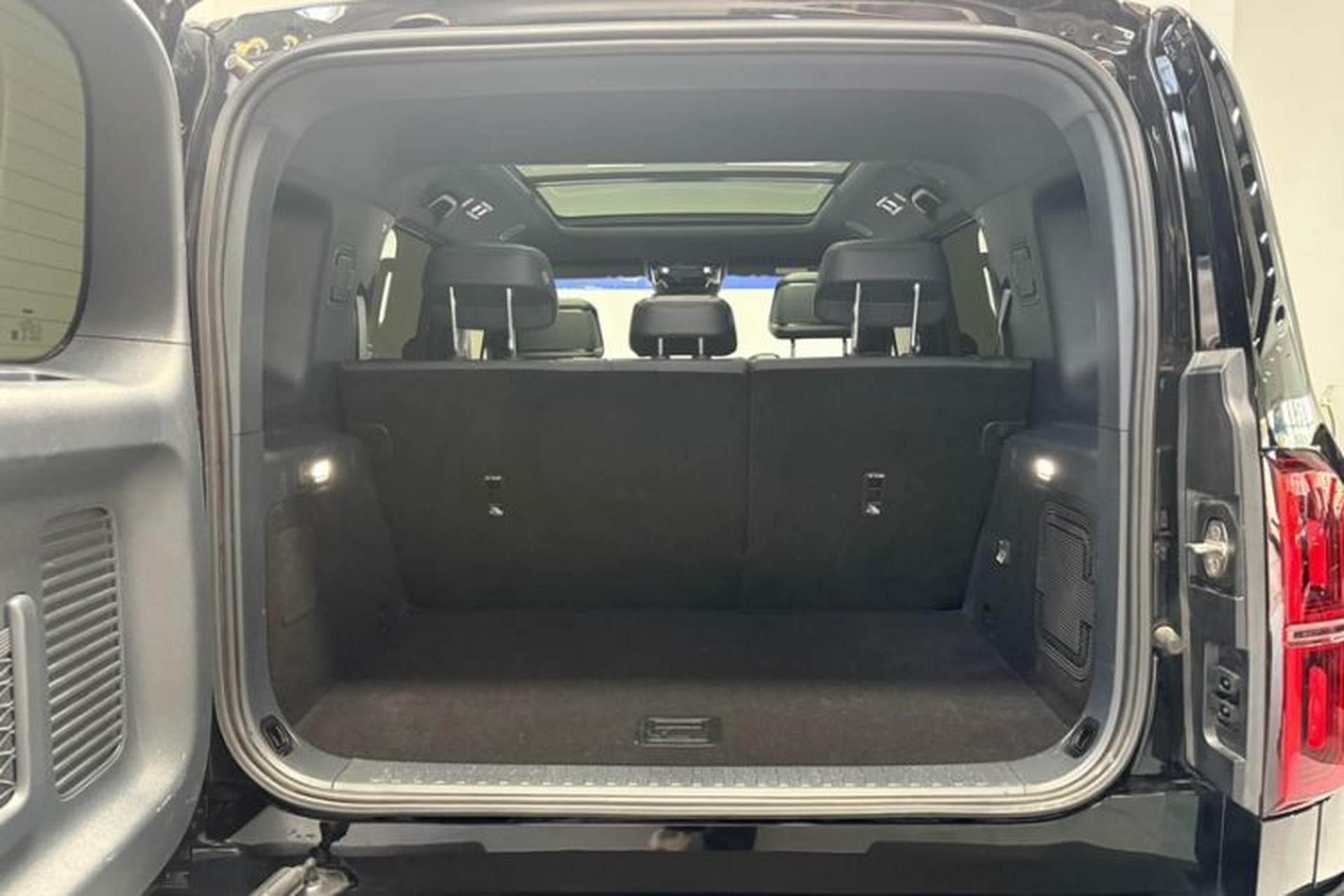 Used Formula Leopard 5 2023 Navigator Edition Trunk