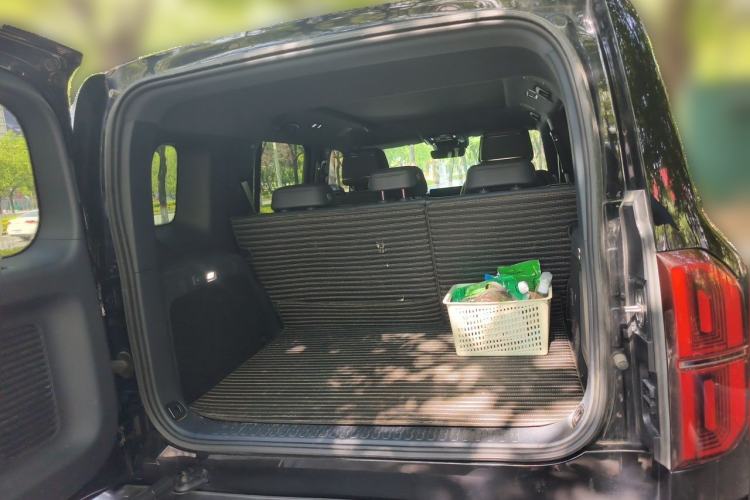 Used Formula Leopard 5 2023 Navigator Edition Trunk