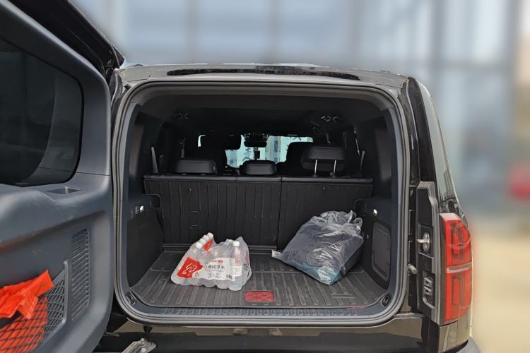 Used Formula Leopard 5 2023 Explore Edition Trunk