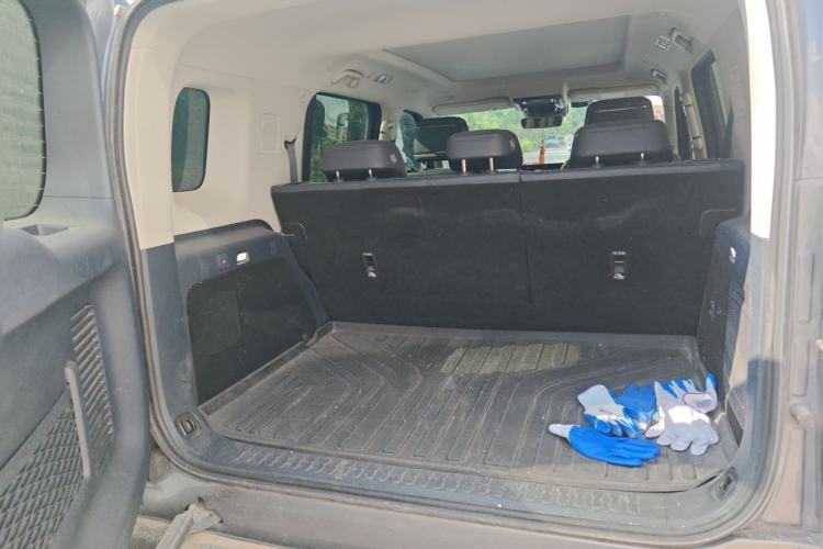 Used Formula Leopard 5 2023 Navigator Edition Trunk