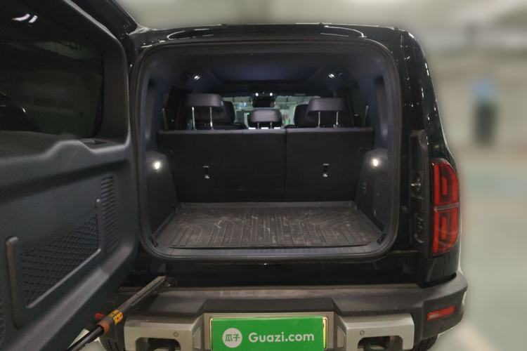 Used Formula Leopard 5 2023 Explore Edition Trunk