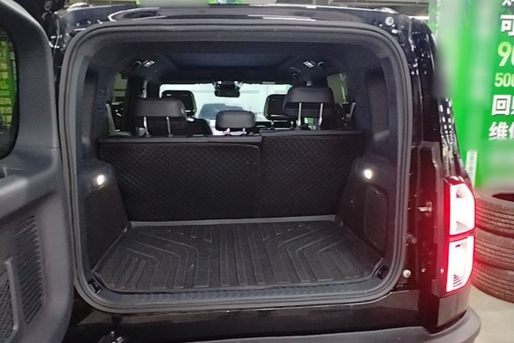 Used Formula Leopard 5 2023 Navigator Edition Trunk