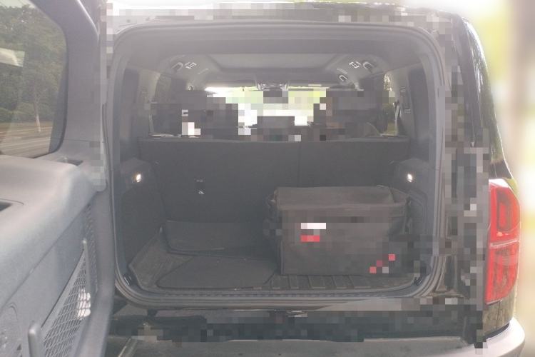 Used Formula Leopard 5 2023 Navigator Edition Trunk