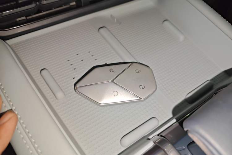 Used Formula Leopard 5 2023 Navigator Edition Vehicle Key