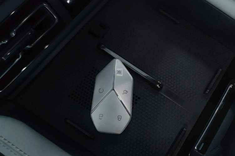Used Formula Leopard 5 2023 Navigator Edition Vehicle Key
