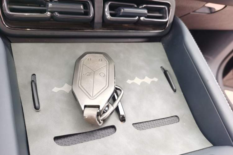 Used Formula Leopard 5 2023 Explore Edition Vehicle Key