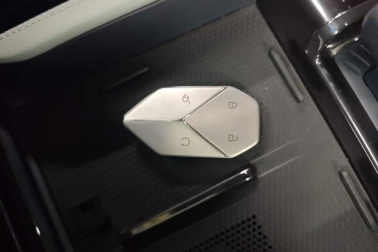 Used Formula Leopard 5 2023 Navigator Edition Vehicle Key