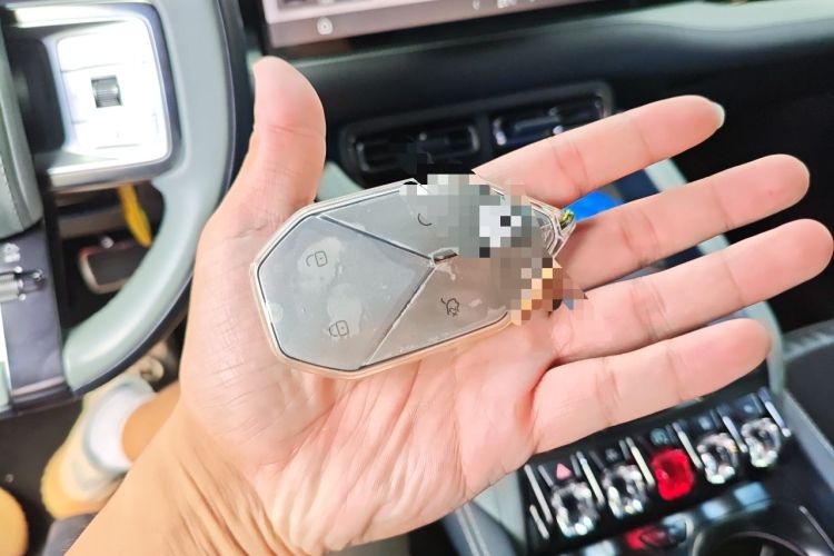 Used Formula Leopard 5 2023 Navigator Edition Vehicle Key