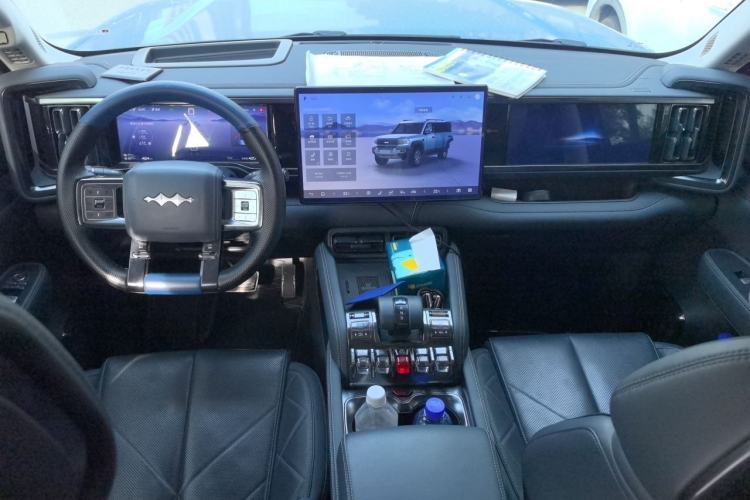 Used Formula Leopard 5 2023 Navigator Edition Center Console